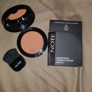 Silk compact blusher in Desert Rose